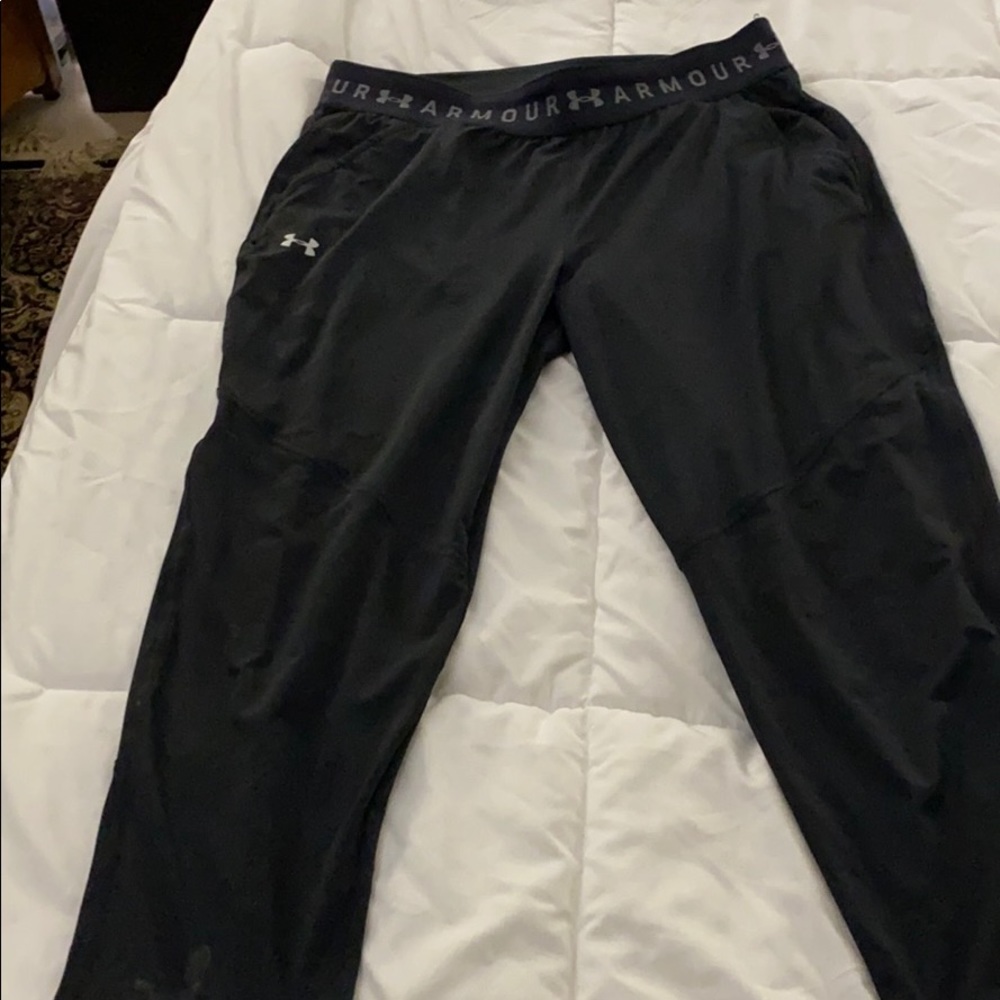 Underarmour sport crop with pockets